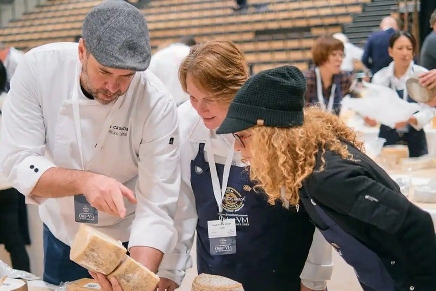 Orgullo venadense: una escuela técnica compite en el Mundial de Quesos en Suiza