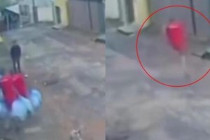 Escapó del penal mientras sacaba la basura y todo quedó filmado.