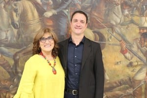 Laura Gutiérrez, decana, y Facundo Cuffia, vicedecano de la Facultad de Ingeniería Química (FIQ) inauguraron el proceso de elección el martes 4. Fotos: Gentileza