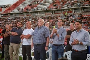 Noche de lujo en el 15 de Abril con deportistas y autoridades. Spahn encabezó por Unión y Daniel Di Lena representó al gobierno provincial.