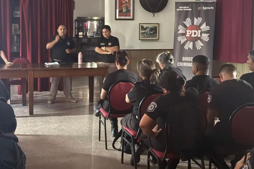 Personal del Departamento Científico Forense de la PDI ofreció conocimiento y herramientas. Foto: El Litoral