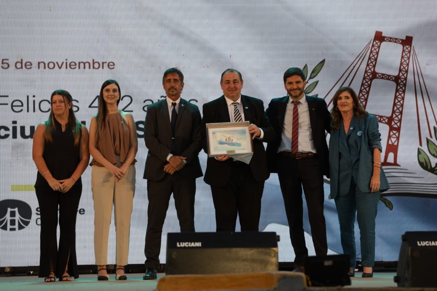 Santa Fe izó por primera vez su bandera: un acto histórico en el Parque del Sur
