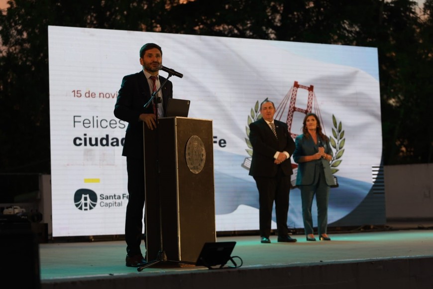 Santa Fe izó por primera vez su bandera: un acto histórico en el Parque del Sur