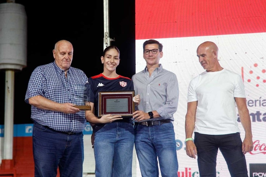 Se entregaron reconocimientos a deportistas destacados.