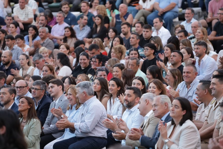 Santa Fe izó por primera vez su bandera: un acto histórico en el Parque del Sur