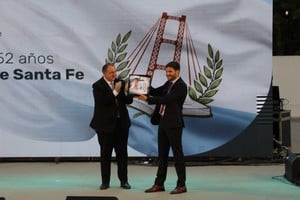 Santa Fe izó por primera vez su bandera: un acto histórico en el Parque del Sur