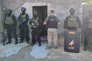 Durante los allanamientos se secuestraron armas de fuego. Foto: El Litoral