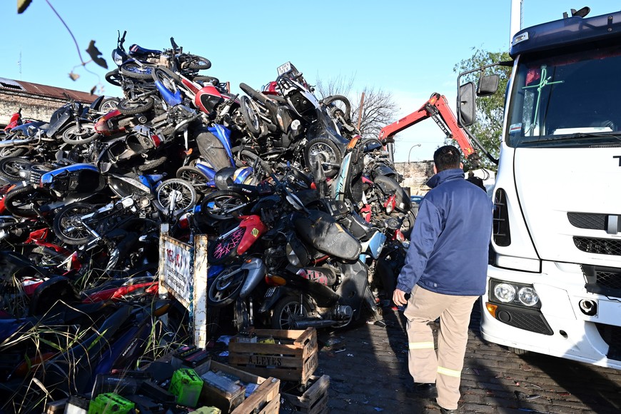 Una “montaña” de motovehículos viejos en el DVR, donde ya no cabe ni un alfiler. Crédito: Flavio Raina