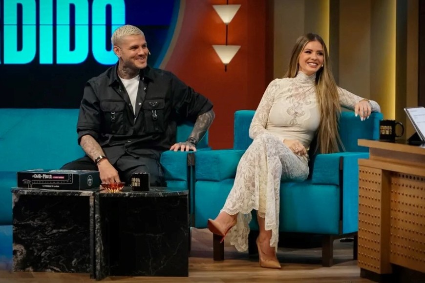 El futbolista y la actriz dieron su primera nota oficial como pareja.