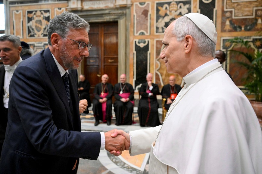 Pope Leo XIV meets with actor Sergio Castellitto, during an audience with artists from the world of cinema in the Sala Clementina at the Vatican, November 15, 2025, in this handout image. Simone Risoluti/Vatican Media/­Handout via REUTERS    ATTENTION EDITORS - THIS IMAGE WAS PROVIDED BY A THIRD PARTY.