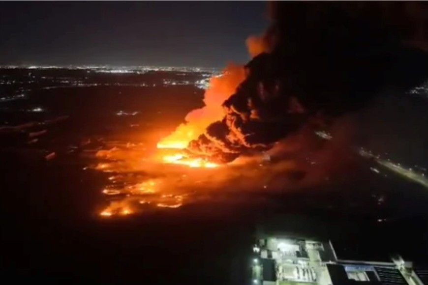 La onda expansiva provocó daños en viviendas cercanas y rompió varios vidrios.