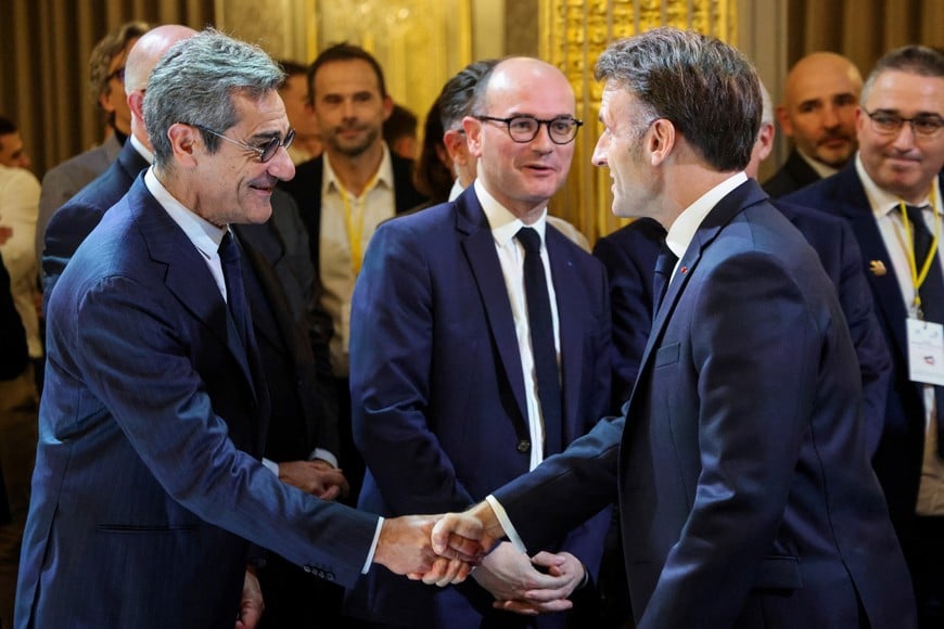 French President Emmanuel Macron shakes hands with France's Trade Minister Serge Papin during the inauguration of the fifth edition of the Great Exhibition of Made in France, at the Elysee Palace in Paris, France, November 14, 2025. LUDOVIC MARIN/Pool via REUTERS