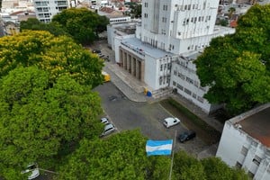 Fachada del Palacio Municipal desde el drone de El Litoral. Crédito: Fernando Nicola