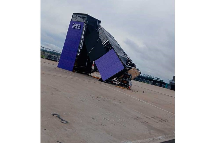 Las estructuras montadas no resistieron los embates del viento.