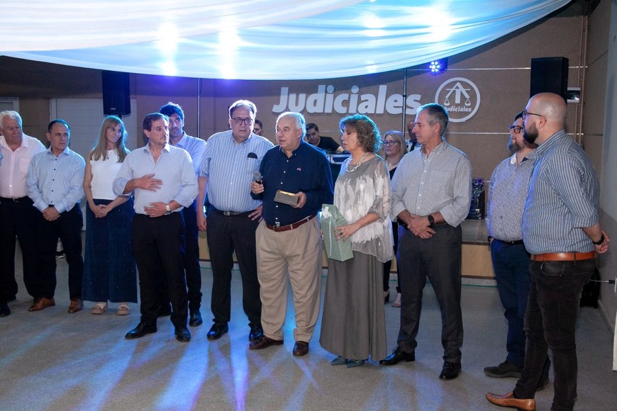 Al recibir la distinción, el ministro recordó sus inicios como funcionario, su paso por la magistratura y su llegada a la Corte Suprema provincial.