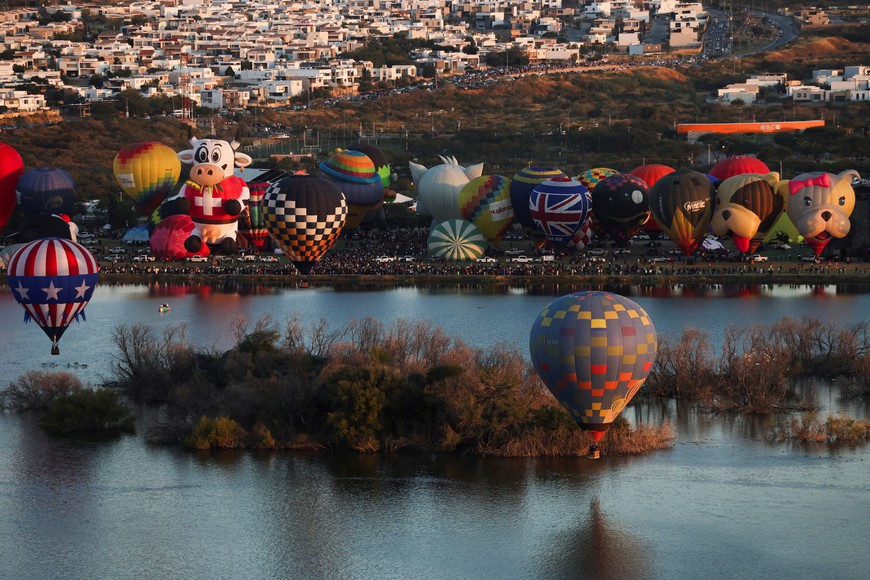 Hot air balloons fly over Parque Metropolitano during the International Hot Air Balloon Festival in Leon, Guanajuato, Mexico, November 17, 2025. REUTERS/Henry Romero