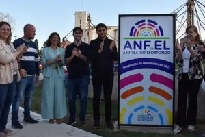 Autoridades provinciales, regionales y locales en la inauguración. Foto: Gentileza