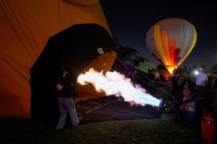 A pilot prepares his hot air balloon during the International Hot Air Balloon Festival in Leon, Guanajuato state, Mexico November 16, 2025. REUTERS/Henry Romero