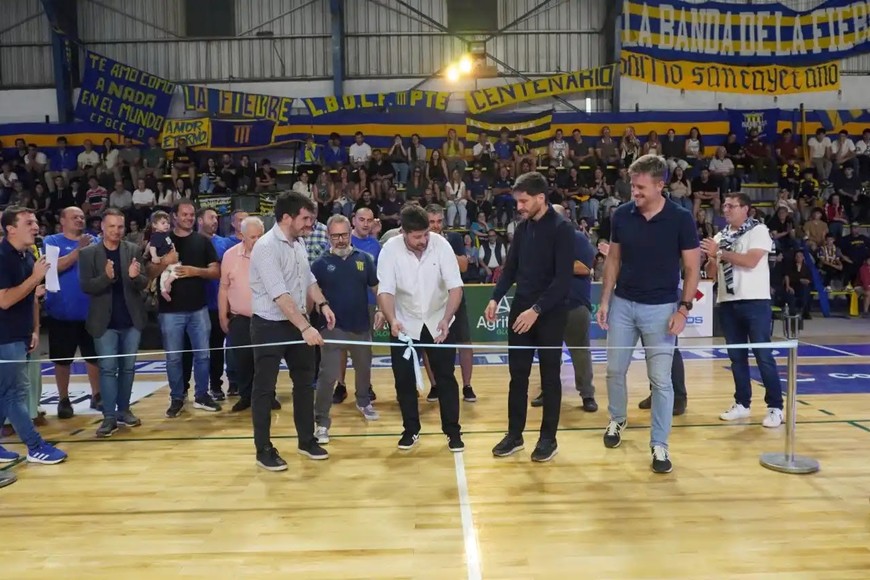 El gobernador fue parte de una muy emotiva noche y destacó el trabajo mancomunado del club y el gobierno local y provincial con fondos para obras. Foto: Prensa Centenario.