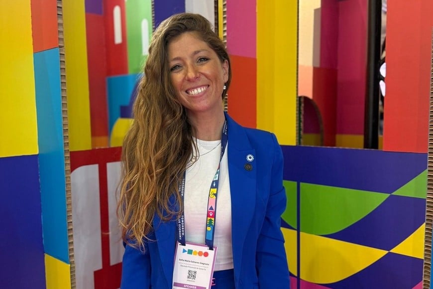 Diputada provincial Sofía María Galnares. Presentó en Barcelona el proyecto de transformación de la Laguna El Hinojo en Venado Tuerto.