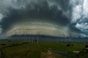 La impactante shelf cloud formada en cercanías a Porto Alegre. Gentileza Gabriel Zaparolli