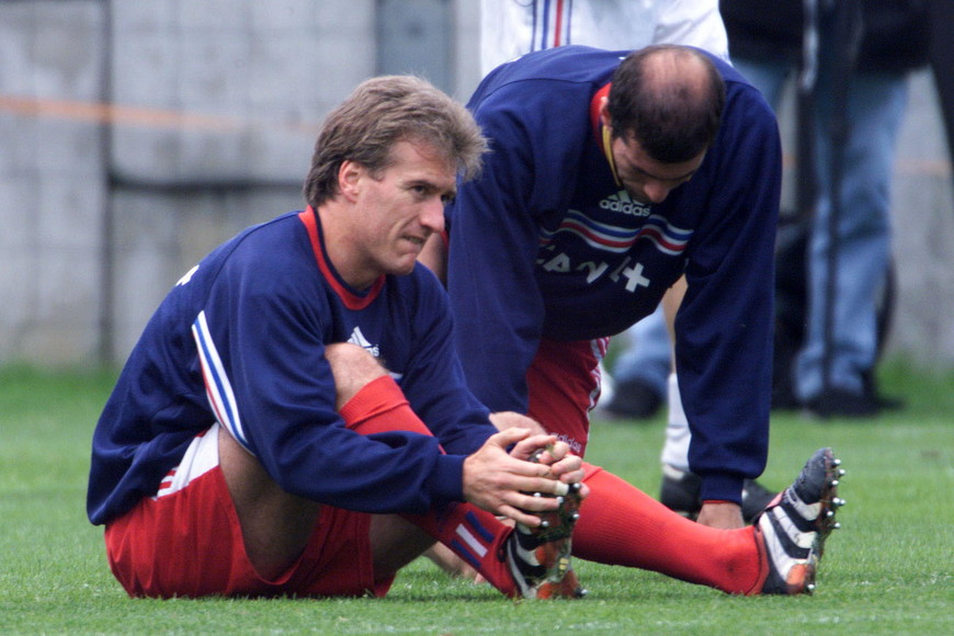 futbol camp.mundial francia 1998 campeonato mundial entrenamiento futbolistas seleccion francia  didier deschamps zinedine zidane futbol camp.mundial francia 1998 campeonato mundial entrenamiento futbolistas seleccion francia  didier deschamps zinedine zidane