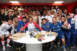 El festejo del Bicho en los vestuarios. Crédito: Prensa Argentinos