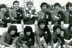 En Colón año 1983. Sergio Juncos, Godano, Micheli, Bustingorria, Pighín, Inderkumer, Mercado, Pesoa, Andrada, Mir y Benítez. El Litoral