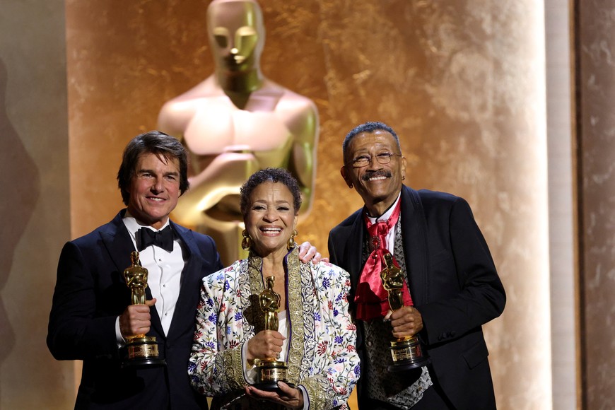 Tom Cruise, Wynn Thomas and Debbie Allen pose with their honorary Oscars during the Academy of Motion Picture Arts and Sciences 16th Governors Awards in Los Angeles, California, U.S., November 16, 2025. REUTERS/Mario Anzuoni