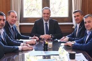 Leandro Zdero y Alberto Weretilneck fueron recibidos por el jefe de Gabinete, Manuel Adorni, y el ministro del Interior, Diego Santilli.