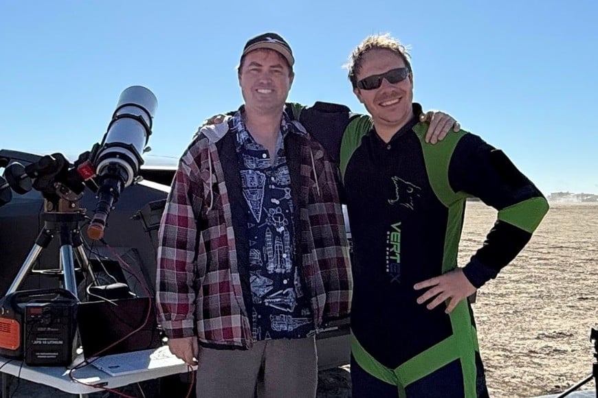 El astrofotógrafo estadounidense Andrew McCarthy y el paracaidista Gabriel C. Brown planificaron durante meses una toma perfecta.