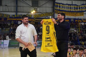 El gobernador fue parte de una muy emotiva noche y destacó el trabajo mancomunado del club y el gobierno local y provincial con fondos para obras. Foto: Prensa Centenario.