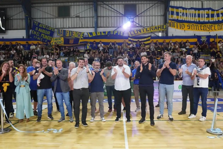 El gobernador fue parte de una muy emotiva noche y destacó el trabajo mancomunado del club y el gobierno local y provincial con fondos para obras. Foto: Prensa Centenario.