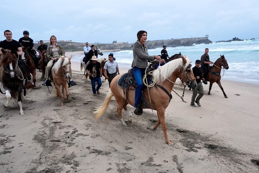 U.S. Homeland Security Secretary Kristi Noem and Ecuador’s President Daniel Noboa ride horses at Ulpiano Paez Air Base, in Salinas, Ecuador, November 5, 2025.    Alex Brandon/Pool via REUTERS    Alex Brandon/Pool via REUTERS