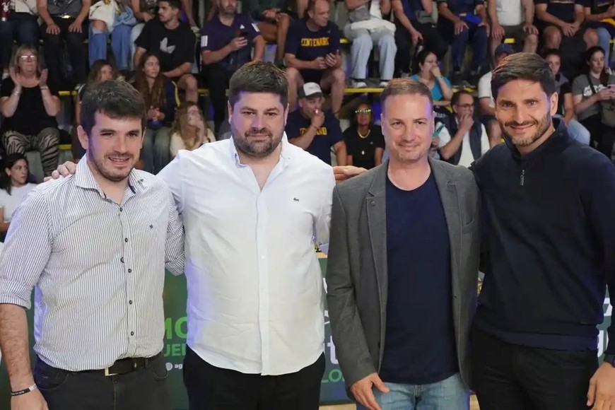 El gobernador fue parte de una muy emotiva noche y destacó el trabajo mancomunado del club y el gobierno local y provincial con fondos para obras. Foto: Prensa Centenario.