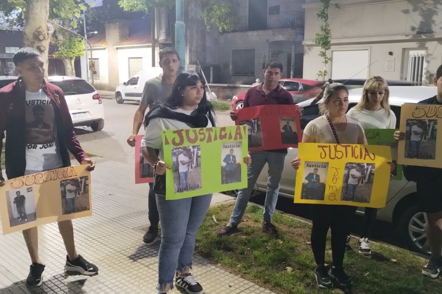 La madre de Jonatan Morel exige justicia por su hijo asesinado. Crédito: Radio Rafaela.