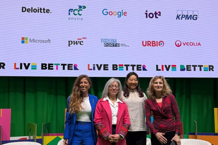 Galnares, Pesántez e Ito junto a la moderadora de la mesa de "Acción Climática", Joan Michelson.