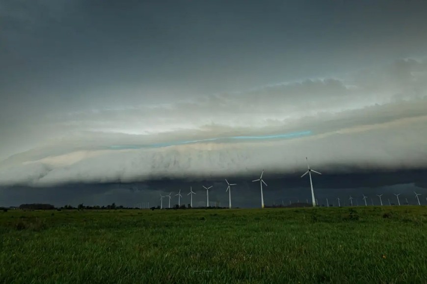 El frente de tormenta sobre una región de captación de energía eólica. Gentileza Gabriel Zaparolli