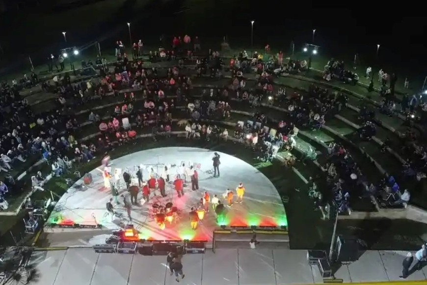 Imponente vista desde atrás del escenario del flamante anfiteatro de Elortondo. Foto: Gentileza