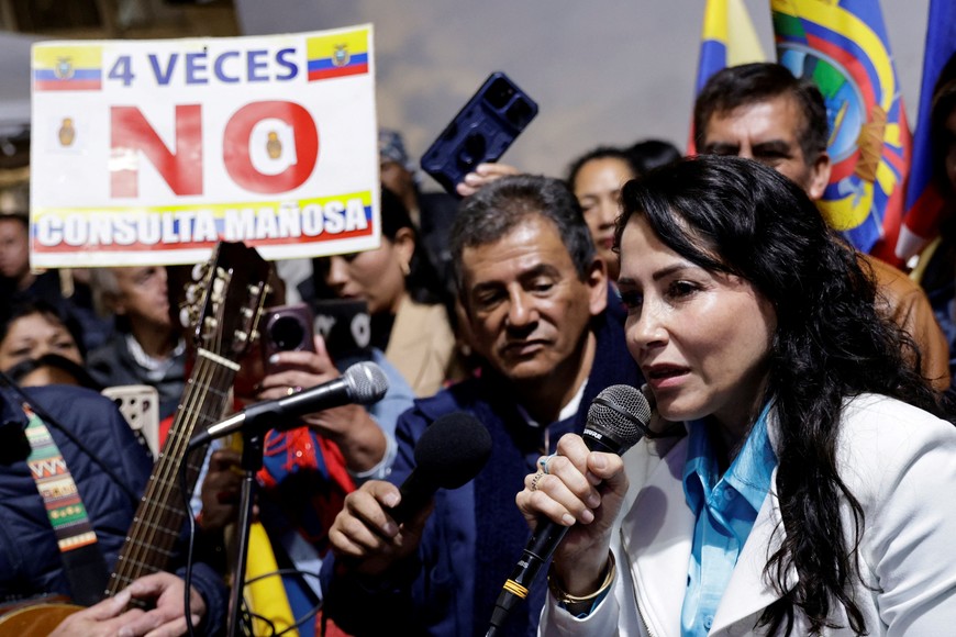 Luisa Gonzalez, President of the Citizens' Revolution Movement addresses a gathering following early results in a referendum to decide whether to allow the return of foreign military bases, which Ecuador’s President Daniel Noboa says are central to fighting organised crime, and whether they back convening an assembly to rewrite the constitution, in Quito, Ecuador November 16, 2025. REUTERS/Karen Toro