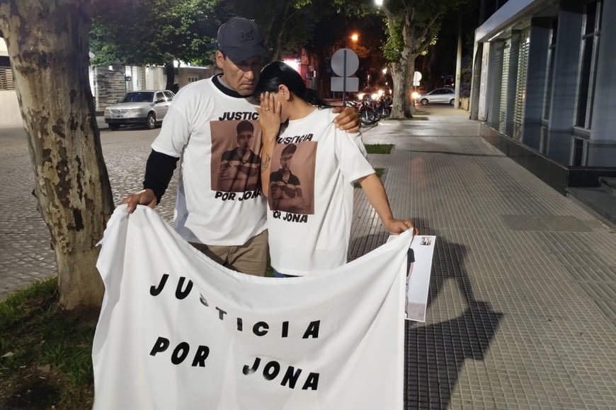 La madre de Jonatan Morel exige justicia por su hijo asesinado. Crédito: Radio Rafaela.