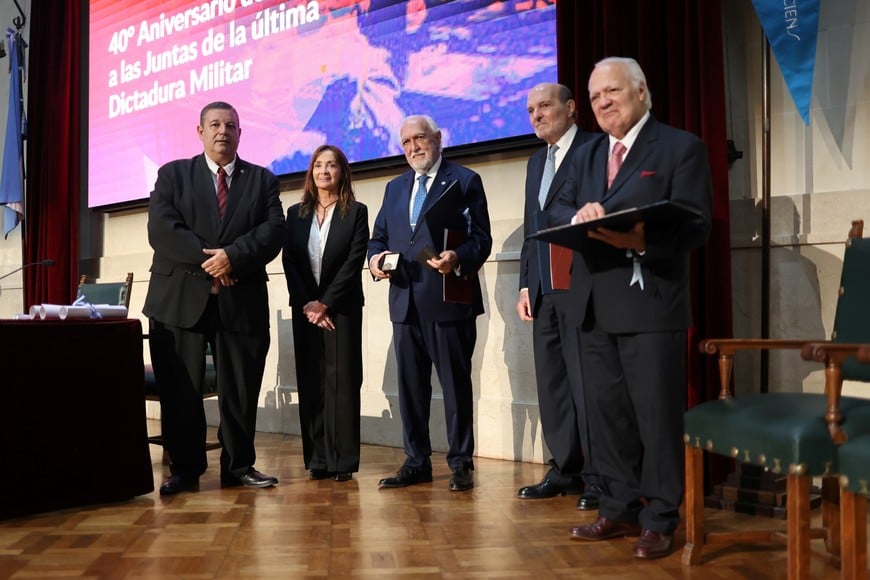 Homenaje a los jueces del Juicio a las Juntas Militares.