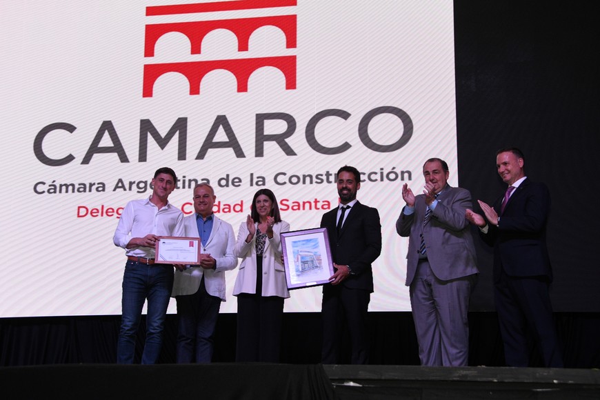 Autoridades y empresarios participaron de la cena por el Día de la Construcción. Foto: Manuel Fabatia