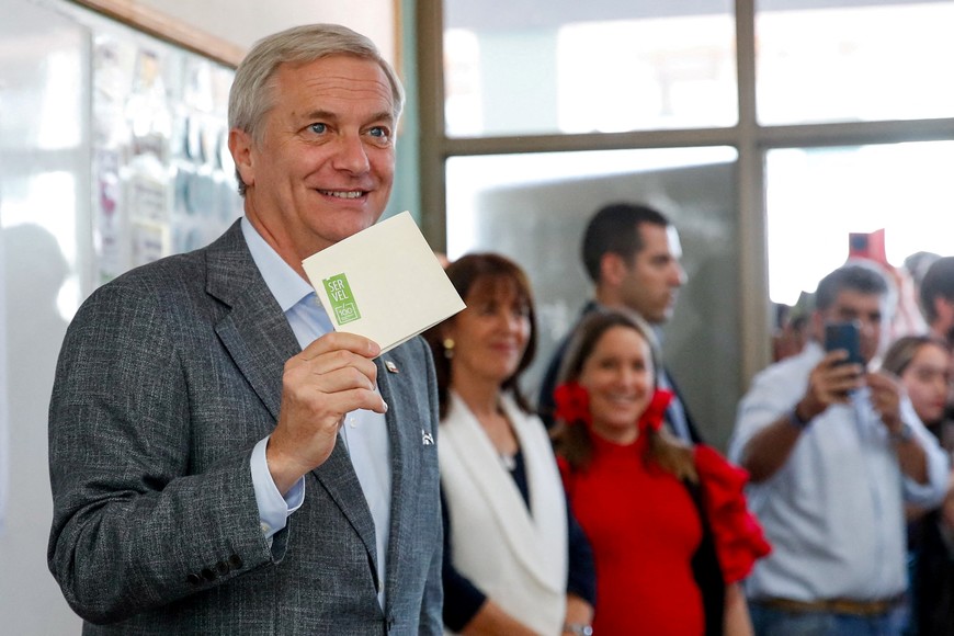 FILE PHOTO: Jose Antonio Kast, presidential candidate of the far-right Republican Party, votes in the presidential election, in Santiago, Chile, November 16, 2025. REUTERS/Rodrigo Garrido/File Photo