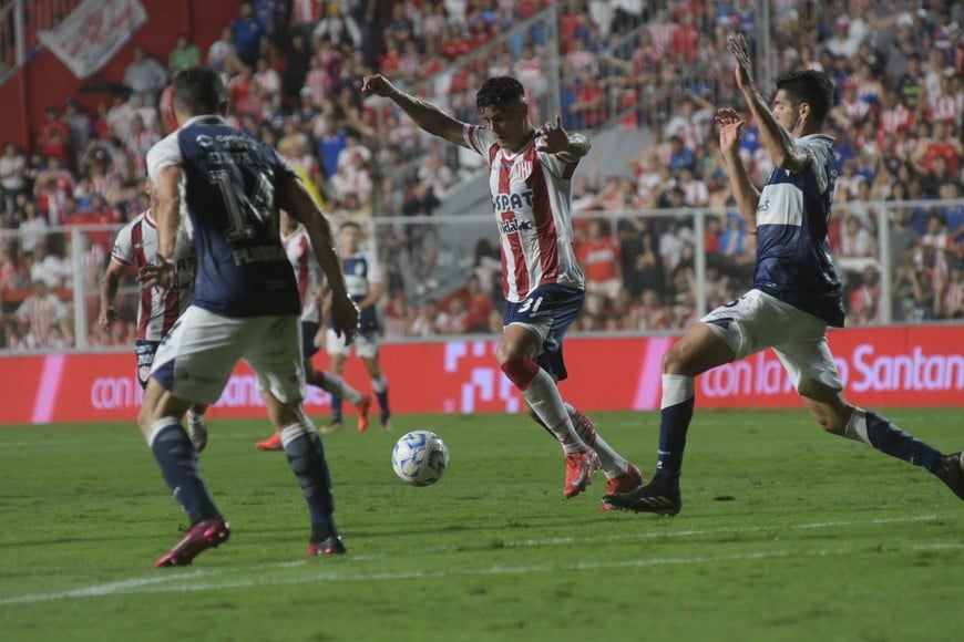 Unión y Gimnasia volverán a verse las caras en el 15 de Abril. Crédito: Archivo El Litoral