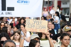 A las marchas y clases públicas, se suman las medidas de fuerza que afectan el dictado de clases en los claustros. Foto: Manuel Fabatía/Archivo