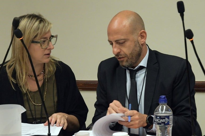 Los abogados del servicio público que se encargaron de la defensa, Virginia Segado y Nicolás Mosconi. Foto: Guillermo Di Salvatore