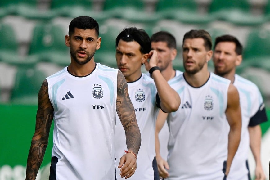 Soccer Football - International Friendly - Argentina Training - Estadio Manuel Martinez Valero, Elche, Spain - November 13, 2025
Argentina's Cristian Romero with Lisandro Martinez, Giovani Lo Celso, Rodrigo de Paul and Lionel Messi during training REUTERS/Pablo Morano