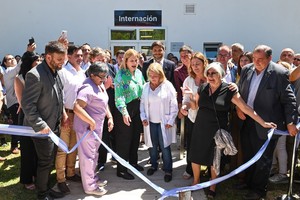 Equipo de salud celebrando la apertura del nuevo sector.