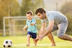 El lema del Día Internacional del Hombre para 2025 es "Celebrando a los hombres y los niños"